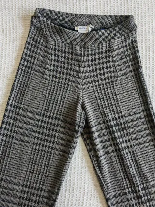 Pantalón de diseño elegante color kaki y negro