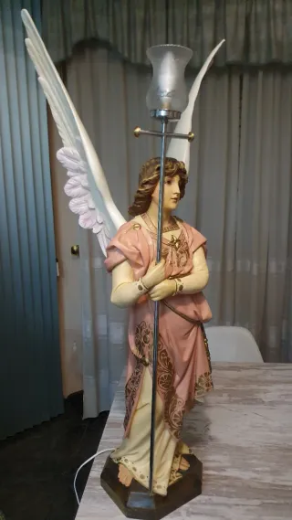 Ángeles porta candelabros