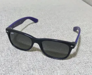 Gafas de sol Ray-Ban negras y moradas