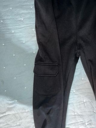 Pantalón cargo McKenzie script negro