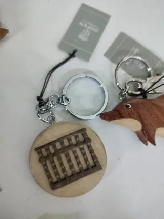 Llaveros de madera artesanales