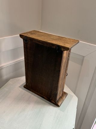 Mini armario antiguo de madera