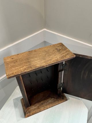 Mini armario antiguo de madera