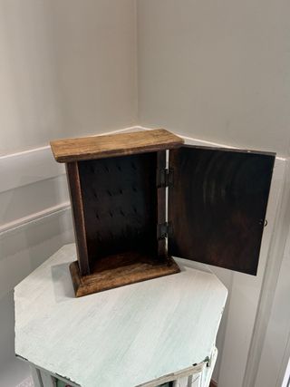 Mini armario antiguo de madera