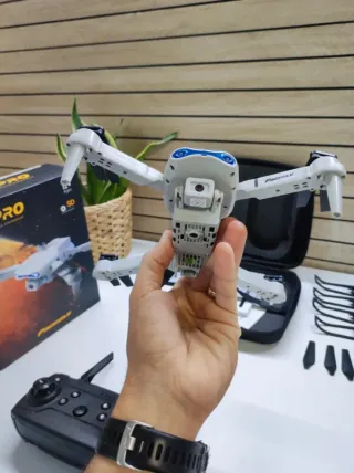 Dron con cámara blanco