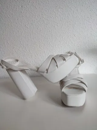 Zapatos de tacón ancho