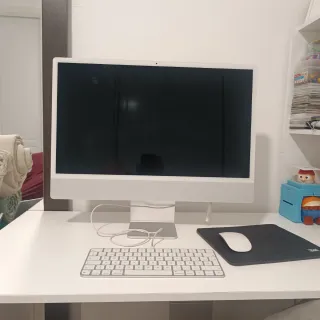 Ordenador de mesa Apple blanco