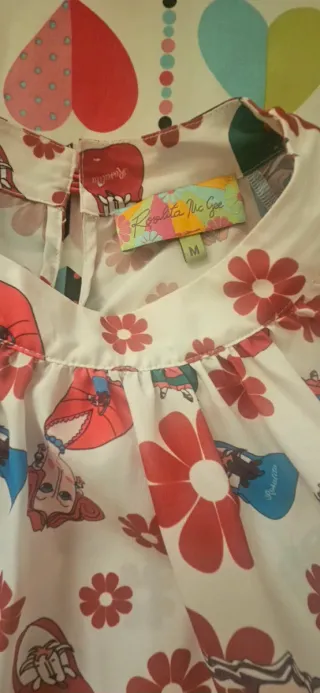 Camisa estampada con figuras