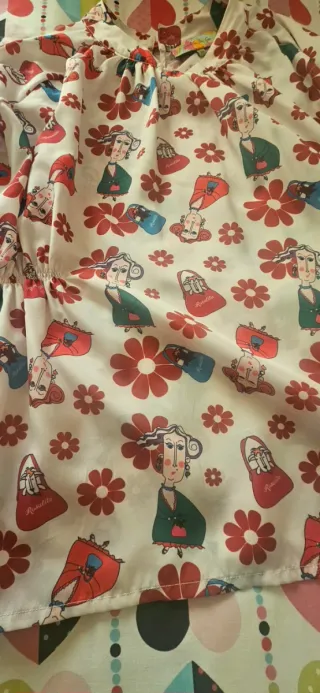 Camisa estampada con figuras