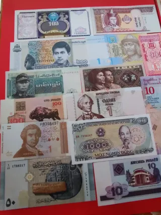 Lote di 40 Banconote del Mondo Tutte Diverse