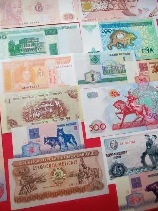 Lote di 40 Banconote del Mondo Tutte Diverse