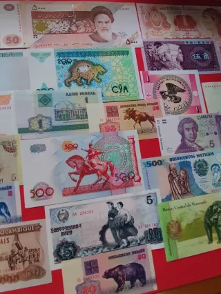 Lote di 40 Banconote del Mondo Tutte Diverse