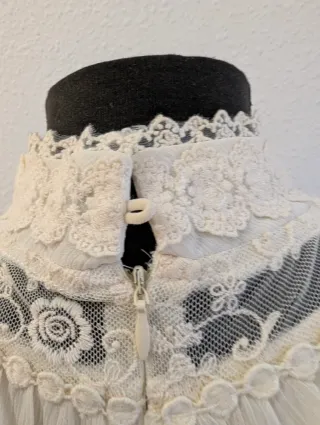 Blusa Lily J London encaje crema