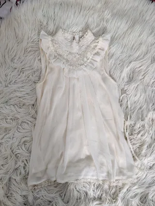 Blusa Lily J London encaje crema