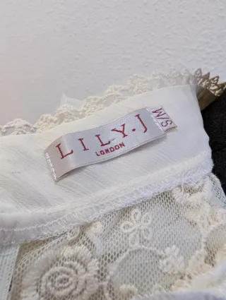 Blusa Lily J London encaje crema