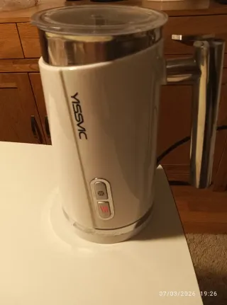 Espumador y calentador de leche YISSVIC