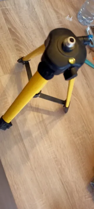Trípode para láser y nivelador