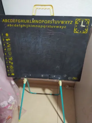 Pizarra infantil con abcdario y números