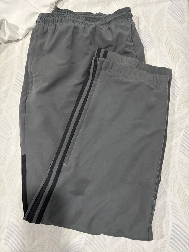 Pantalón de chándal Adidas gris