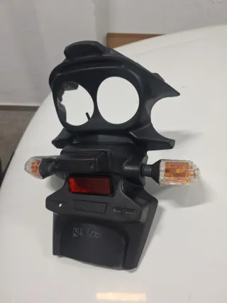 Portamatriculas Suzuki GSR 600 de origen