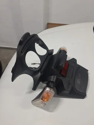 Portamatriculas Suzuki GSR 600 de origen