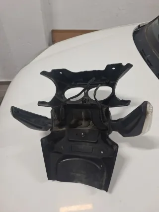 Portamatriculas Suzuki GSR 600 de origen