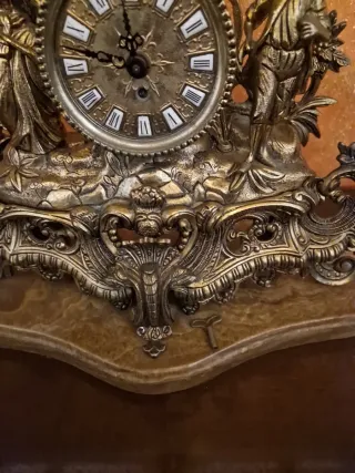 Reloj de Bronce Antiguo