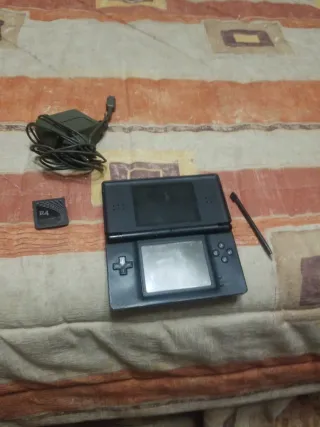 Nintendo DS Lite Nero + Caricatore + R4