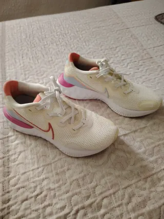 Zapatillas Nike Renew Run - Talla 38.5