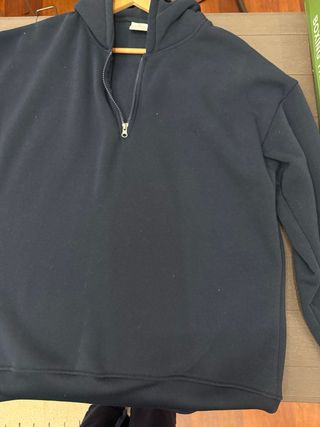 Jersey azul oscuro con cremallera