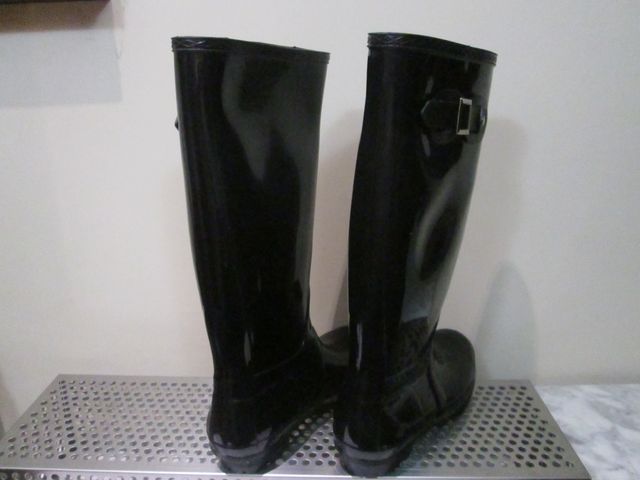 BOTAS DE AGUA ALTAS COLOR NEGRO BRILLANTE Nº 39