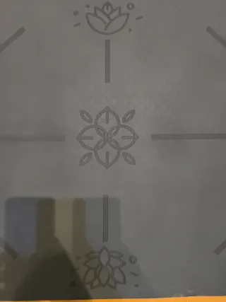 Esterilla de yoga azul con diseño