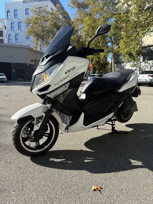 Moto Eléctrica Ebroh Strada 20th