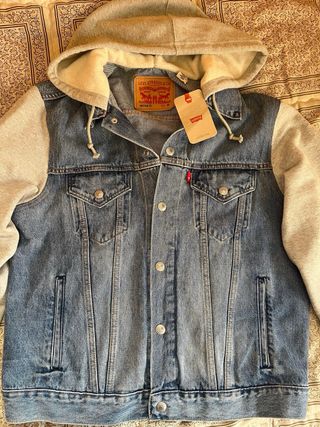 Cazadora Levi's con capucha