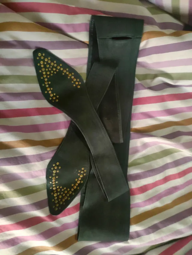 Cinturón piel negro tachuelas doble vuelta