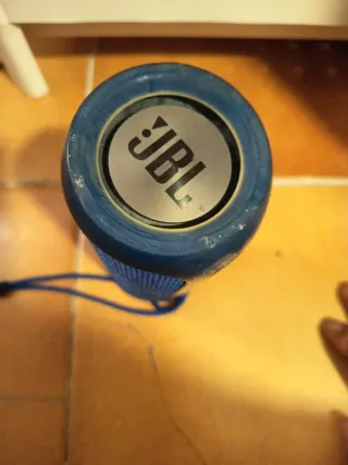 Altavoz JBL azul marino