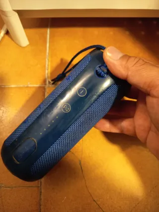 Altavoz JBL azul marino