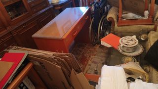 Mesa de estudio con superficie de cristal