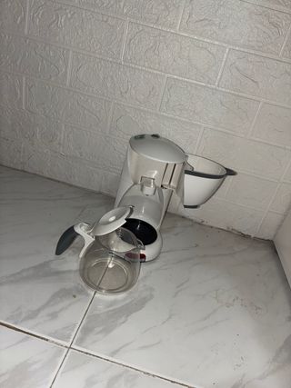 Cafetera de juguete blanca