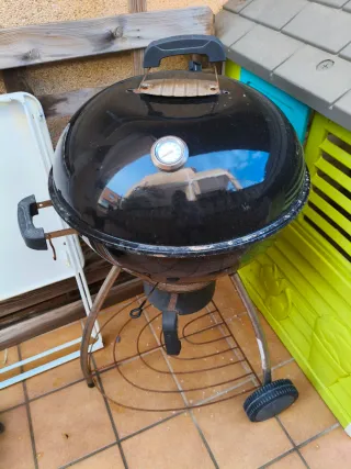 Barbacoa Negra con Termómetro