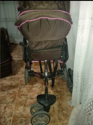 Carro de bebe prácticamente nuevo por donde lo mir