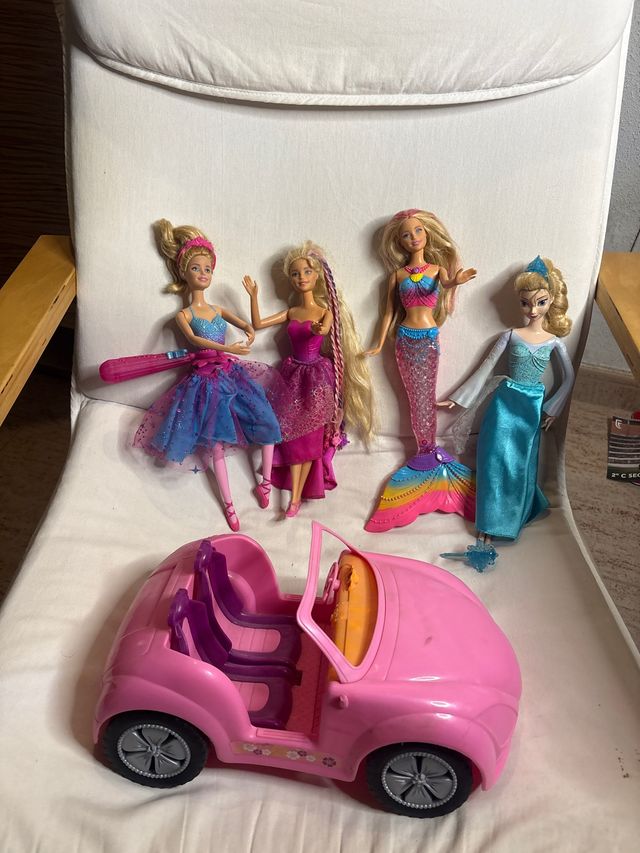 Lote de 4 Barbies y Coche Rosa
