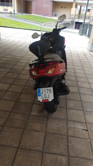 Kymco Superdink 125 ABS Roja Negra
