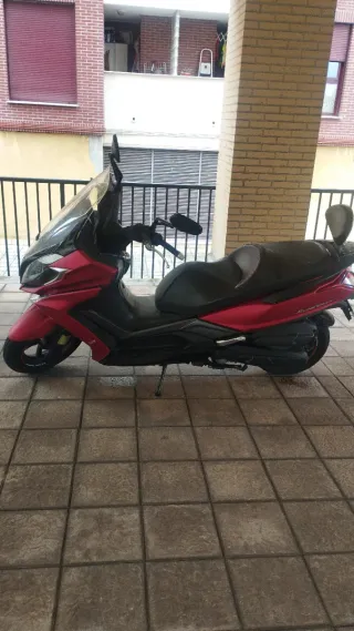 Kymco Superdink 125 ABS Roja Negra