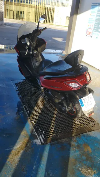 Kymco Superdink 125 ABS Roja Negra