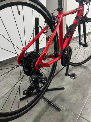 Bicicleta de carretera roja