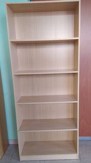 Estantería de madera beige