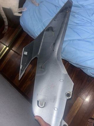 Tapa lateral KTM 125 Duke 2022