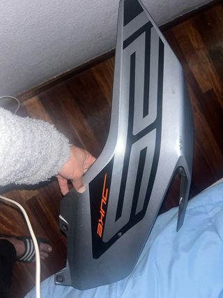 Tapa lateral KTM 125 Duke 2022