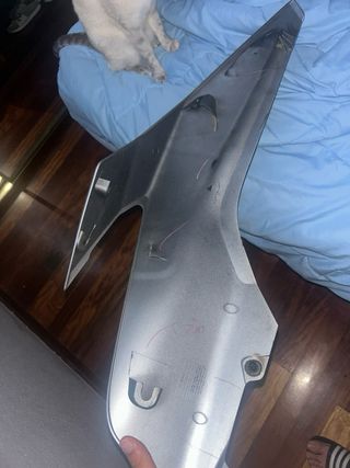 Tapa lateral KTM 125 Duke 2022